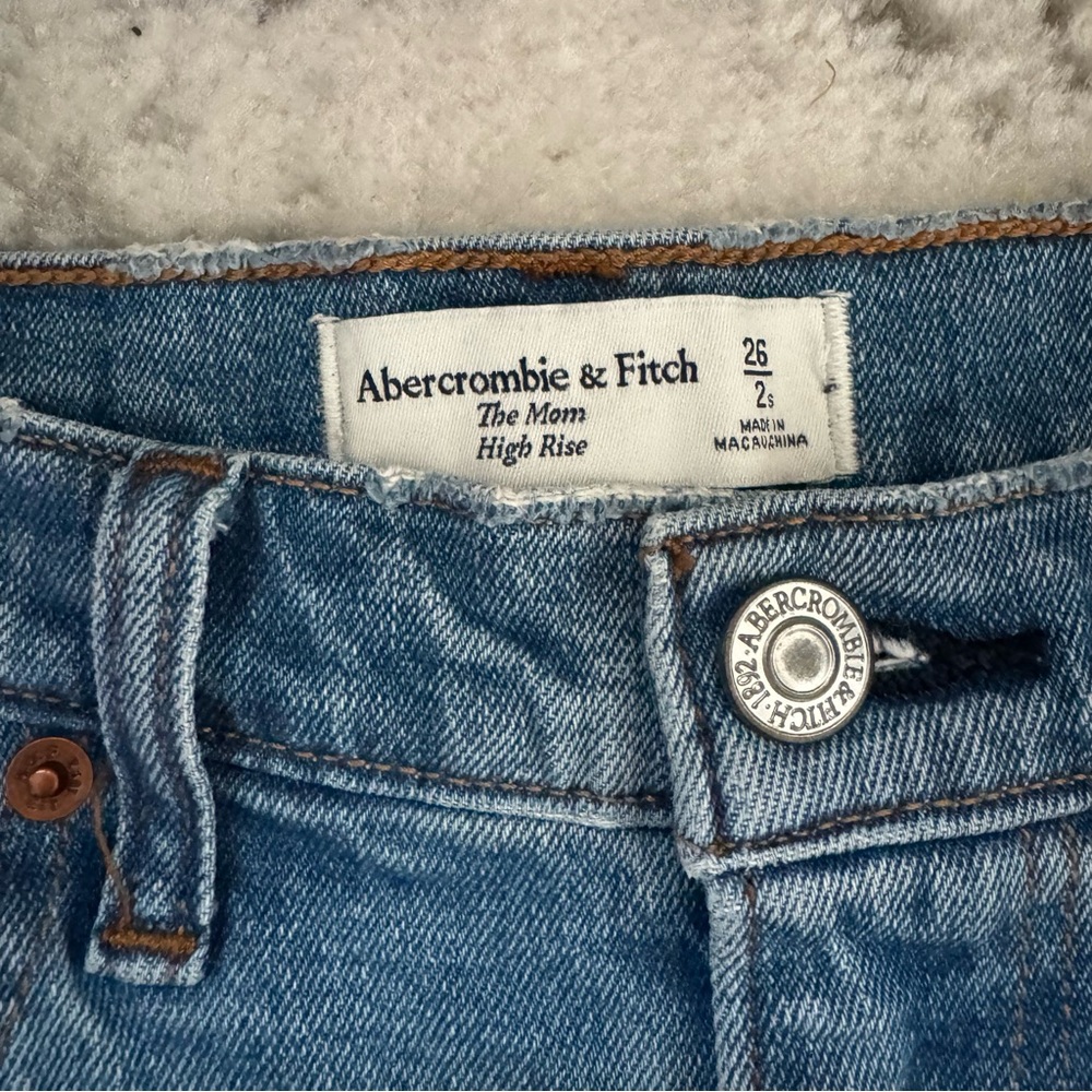 Size 26 2 Short The Mom High Rise Jeans Abercrombie & Fitch Blue Straight Leg - Picture 9 of 15